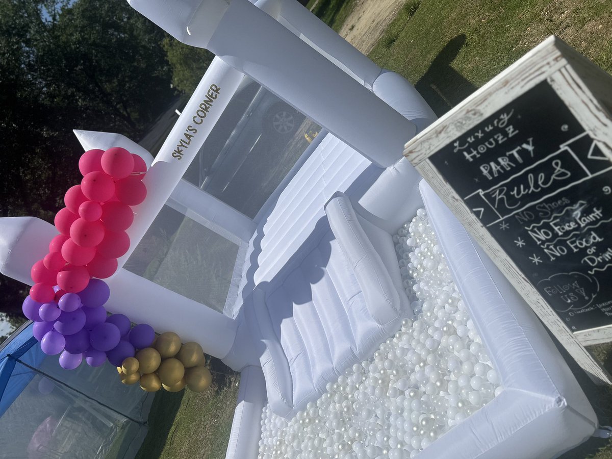 tayluhhmonique's tweet photo. Welcome to Skyla’s Corner 💕👧🏾💜! 

We are loving our newest “Middle Houzz” set up for a second birthday today including a balloon garland and custom name decal add on!

Thank you for booking Luxury Houzz Party✨🤍 https://t.co/092lbLC8Gu