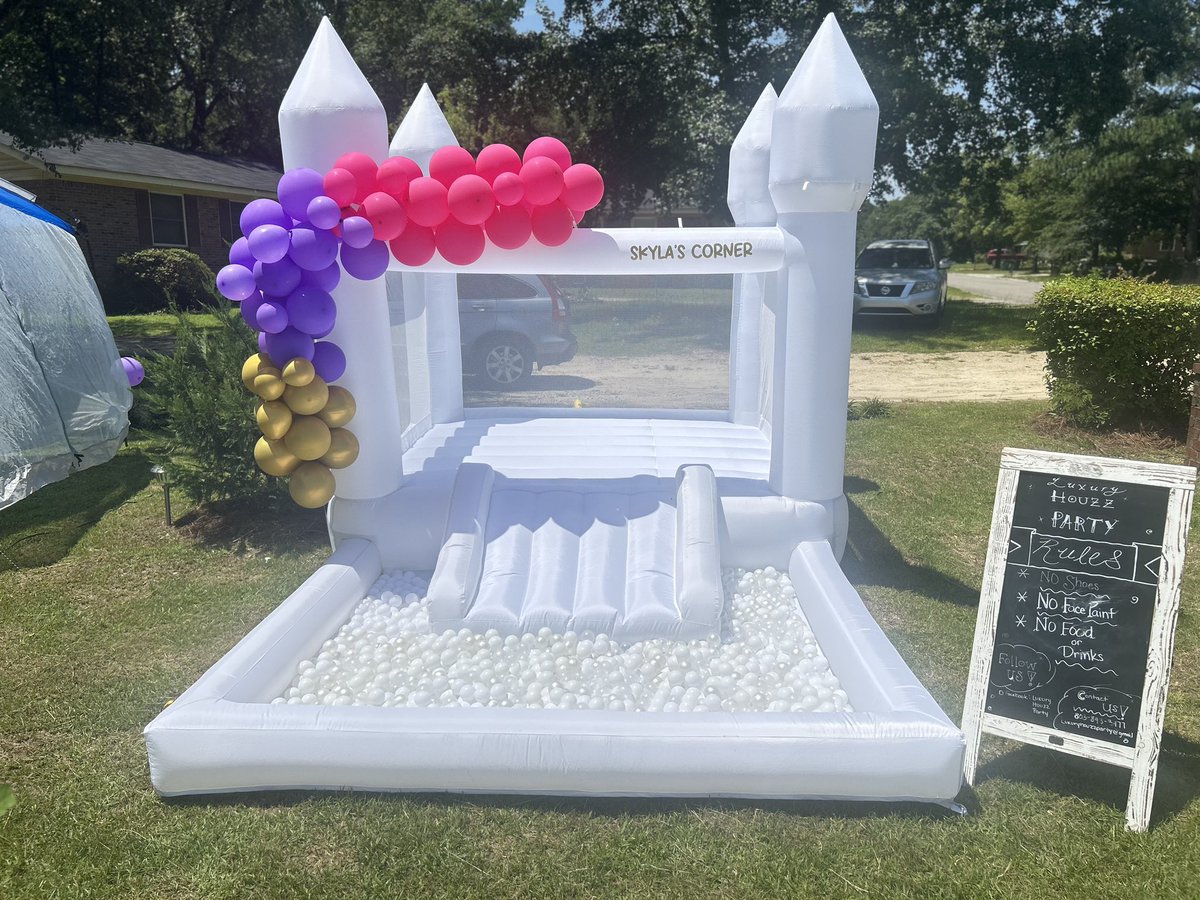 tayluhhmonique's tweet photo. Welcome to Skyla’s Corner 💕👧🏾💜! 

We are loving our newest “Middle Houzz” set up for a second birthday today including a balloon garland and custom name decal add on!

Thank you for booking Luxury Houzz Party✨🤍 https://t.co/092lbLC8Gu
