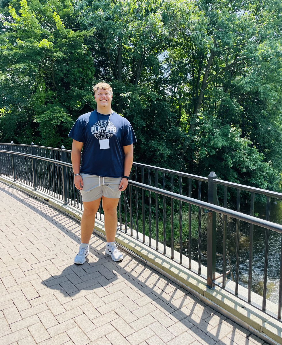 Thankful today’s opportunity to get out for an amazing visit with the amazing staff of <a href="/GCC_FB/">Grove City Football</a>! Can’t wait to get back out for a game! <a href="/CoachClemmons/">Scott Clemmons</a> <a href="/coachkendall_/">Kendall Brest</a> <a href="/CoachBaney/">Derrick Baney</a>