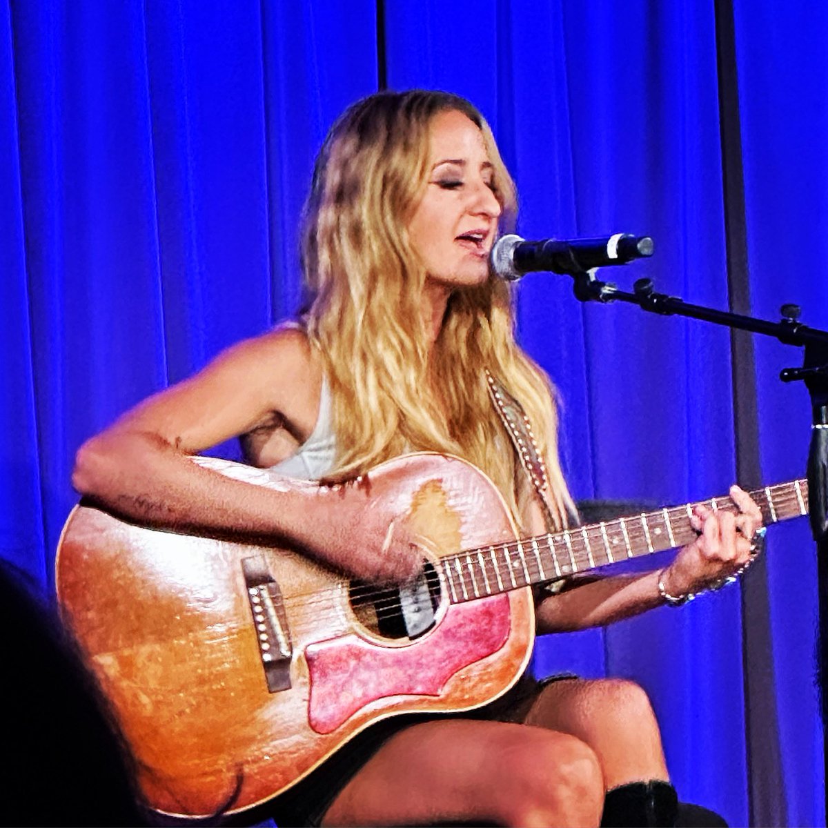 Eric Corne (@ericcorne) on Twitter photo What a treat to listen to <a href="/MissMargoPrice/">Margo Price</a> tell stories and sing songs at <a href="/TheGRAMMYMuseum/">The GRAMMY Museum</a> …And what a bonus to also see the short films made with Margo and her band by my friend <a href="/chrisphelps_com/">Chris Phelps</a> What a treat to listen to <a href="/MissMargoPrice/">Margo Price</a> tell stories and sing songs at <a href="/TheGRAMMYMuseum/">The GRAMMY Museum</a> …And what a bonus to also see the short films made with Margo and her band by my friend <a href="/chrisphelps_com/">Chris Phelps</a>