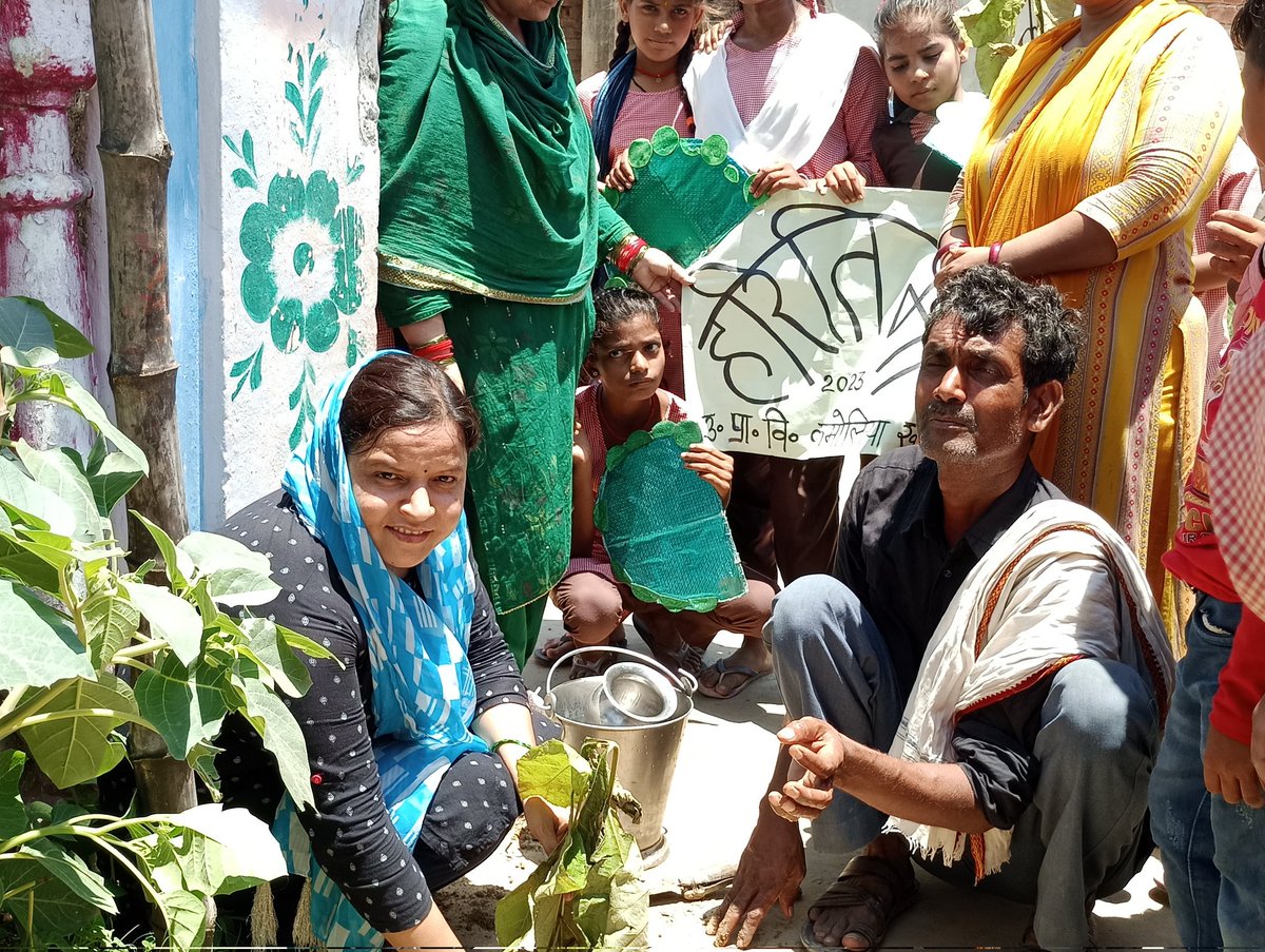 एक अंकुर फूट कर बोला कि मैं हारा नहीं हूं...
A small effort to make special kid feel special toooo
UPS KAMOLIYA KHAS
BLOCK CHITTAURA
BAHRAICH 
#plantation with #CWSN
#वृक्षारोपणअभियान 
#RecordPlantationWithYogiJi 
<a href="/basicshiksha_up/">Department Of Basic Education Uttar Pradesh</a>
<a href="/UNICEFIndia/">UNICEF India</a>