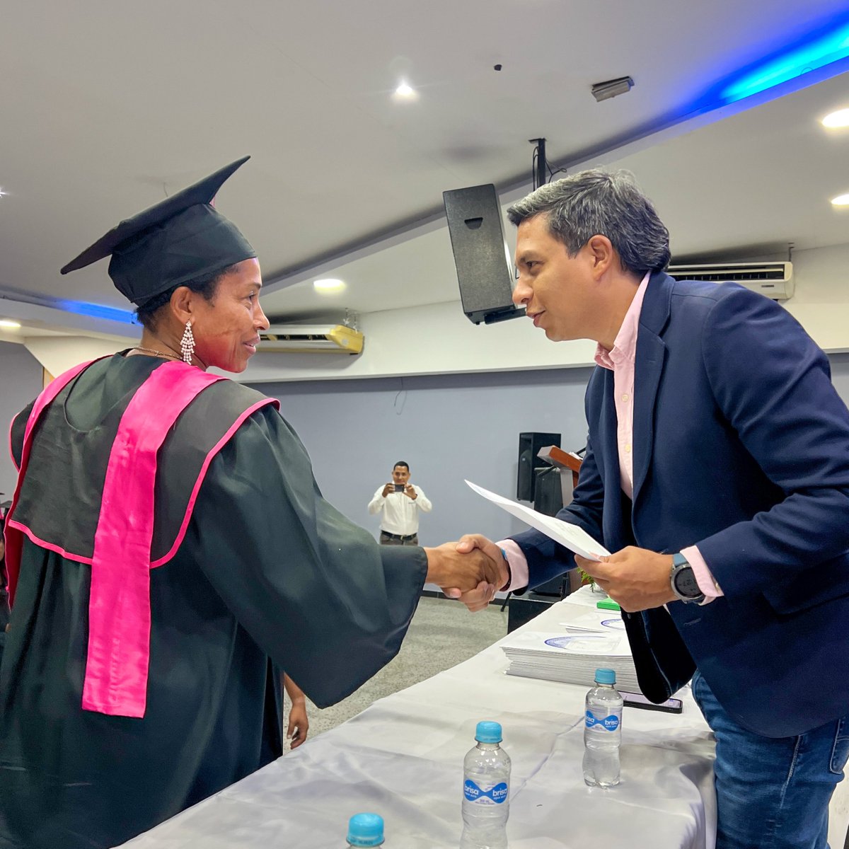 deninsonmendoza's tweet photo. La educación es el camino para cambiar nuestra ciudad.

¡Vamos con toda, Cali! https://t.co/XN13ZfuUad