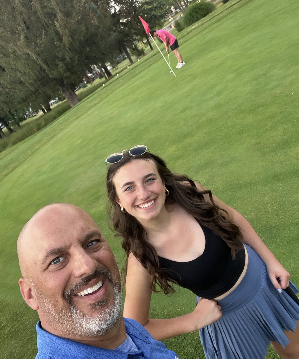 Happy birthday to the sunshine of my life. Always happy always fun to be around always singing and dancing. Always making me smile.  So happy to call you my daughter, and so proud of the young woman you have become.  Love you baby! Happy 15th birthday! @julia.knapp_
