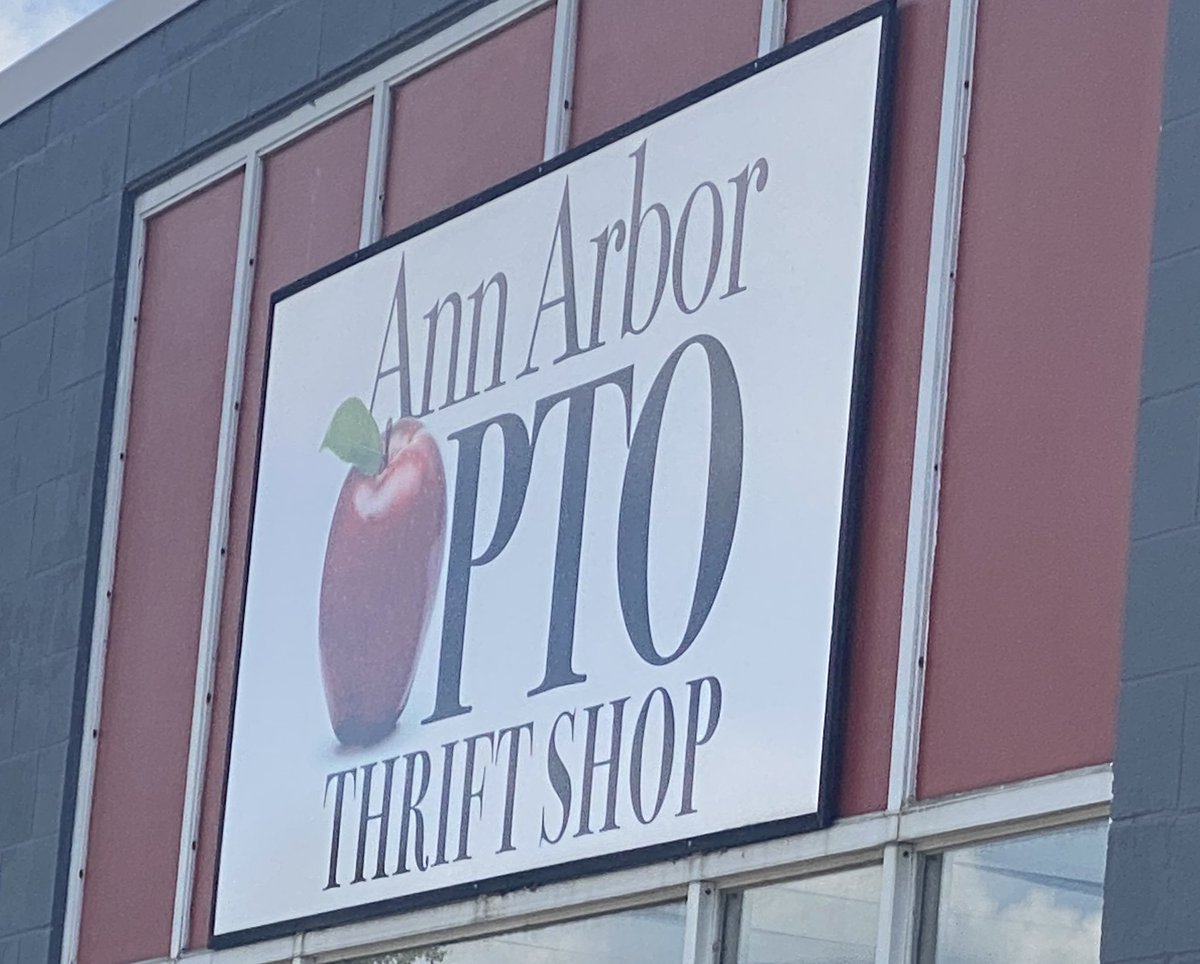 #AnnArbor ☀️summer☀️ reminder: as we clean out & prep for #BacktoSchool, @a2ptothriftshop is an excellent place to donate & recycle just about any items you need-All proceeds benefit @A2schools students & schools- I ❤️ stopping by yesterday & thanks to @a2ptothriftshop Team! 😎
