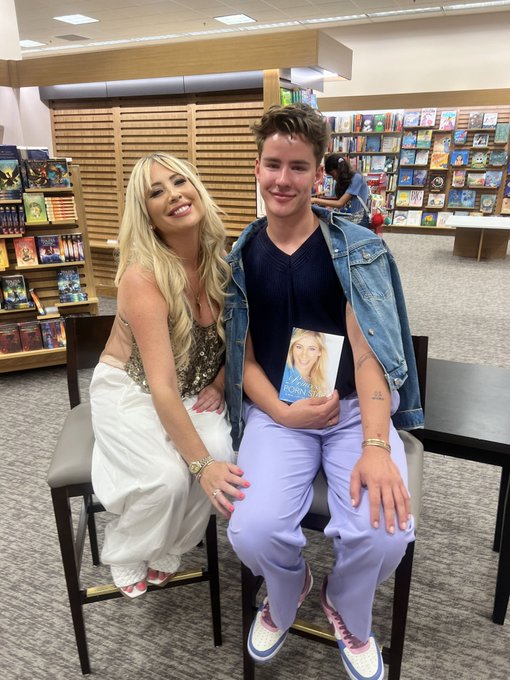 Last night at @BNBuzz @TheGroveLA was everything! So much support and love ❤️ I can&rsquo;t wait to do it all<a class="tags" target="_blank" title="On Twitter" href="/?out=eyJ0eXAiOiJKV1QiLCJhbGciOiJIUzUxMiJ9.eyJpYXQiOjE3MjA3NTg4NzUsImlzcyI6InR3cG9ybnN0YXJzLmNvbSIsIm5iZiI6MTcyMDc1ODg3NSwiZXhwIjoxNzUyMjk0ODc1LCJyZWRpcmVjdF91cmwiOiJodHRwczovL3R3aXR0ZXIuY29tL0JOQnV6eiJ9.tfIB2A4zxHXro6xfmd-Xf4lyq0UmnfAADvUOV0IBKEkKLrTUVSfXLtWRz_9xJUVynT1iYORW731p38vrFYNQBg">@BNBuzz</a><a class="tags" target="_blank" title="On Twitter" href="/?out=eyJ0eXAiOiJKV1QiLCJhbGciOiJIUzUxMiJ9.eyJpYXQiOjE3MjA3NTg4NzUsImlzcyI6InR3cG9ybnN0YXJzLmNvbSIsIm5iZiI6MTcyMDc1ODg3NSwiZXhwIjoxNzUyMjk0ODc1LCJyZWRpcmVjdF91cmwiOiJodHRwczovL3R3aXR0ZXIuY29tL1RoZUdyb3ZlTEEifQ.DFtjSotwzAnyi79qbejt5wLsMG6HmT8NlctKGTHiqYZaIQvsn-0buO1gPvalbAnV0AiWVfpcM_8wM9rvxz9cQg">@TheGroveLA</a><a href="/tag/halloween2023"class="tags"><span>#halloween2023</span></a>