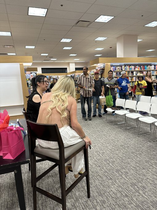 Last night at @BNBuzz @TheGroveLA was everything! So much support and love ❤️ I can&rsquo;t wait to do it all<a class="tags" target="_blank" title="On Twitter" href="/?out=eyJ0eXAiOiJKV1QiLCJhbGciOiJIUzUxMiJ9.eyJpYXQiOjE3MjA3NTg4NzUsImlzcyI6InR3cG9ybnN0YXJzLmNvbSIsIm5iZiI6MTcyMDc1ODg3NSwiZXhwIjoxNzUyMjk0ODc1LCJyZWRpcmVjdF91cmwiOiJodHRwczovL3R3aXR0ZXIuY29tL0JOQnV6eiJ9.tfIB2A4zxHXro6xfmd-Xf4lyq0UmnfAADvUOV0IBKEkKLrTUVSfXLtWRz_9xJUVynT1iYORW731p38vrFYNQBg">@BNBuzz</a><a class="tags" target="_blank" title="On Twitter" href="/?out=eyJ0eXAiOiJKV1QiLCJhbGciOiJIUzUxMiJ9.eyJpYXQiOjE3MjA3NTg4NzUsImlzcyI6InR3cG9ybnN0YXJzLmNvbSIsIm5iZiI6MTcyMDc1ODg3NSwiZXhwIjoxNzUyMjk0ODc1LCJyZWRpcmVjdF91cmwiOiJodHRwczovL3R3aXR0ZXIuY29tL1RoZUdyb3ZlTEEifQ.DFtjSotwzAnyi79qbejt5wLsMG6HmT8NlctKGTHiqYZaIQvsn-0buO1gPvalbAnV0AiWVfpcM_8wM9rvxz9cQg">@TheGroveLA</a><a href="/tag/halloween2023"class="tags"><span>#halloween2023</span></a>