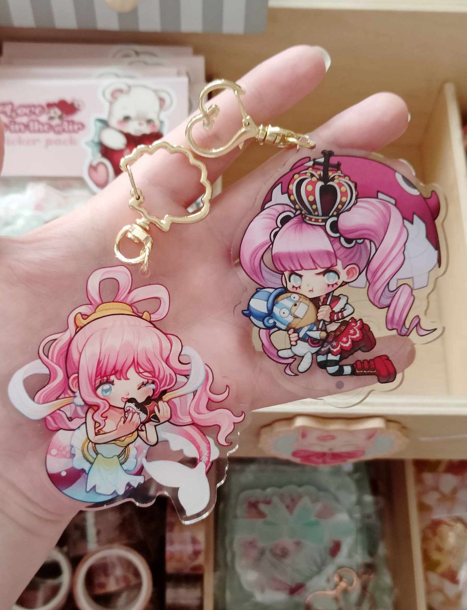 con prep is kicking my ass i'm getting like 4 hrs of sleep per night but look how cute✨