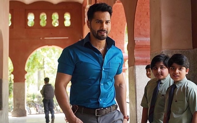 MyCinemaStory's tweet photo. #VarunDhawan & #JanhviKapoor give their best. The emotional scenes are performed well & Ajju Bhaiyya's character arc was well portrayed.
Keeping aside the controversial portions, #Bawaal is a decent attempt but could've been better if delved deeper
#BawaalReview ⭐⭐⭐
#MCSReview https://t.co/z6VK0qYukJ