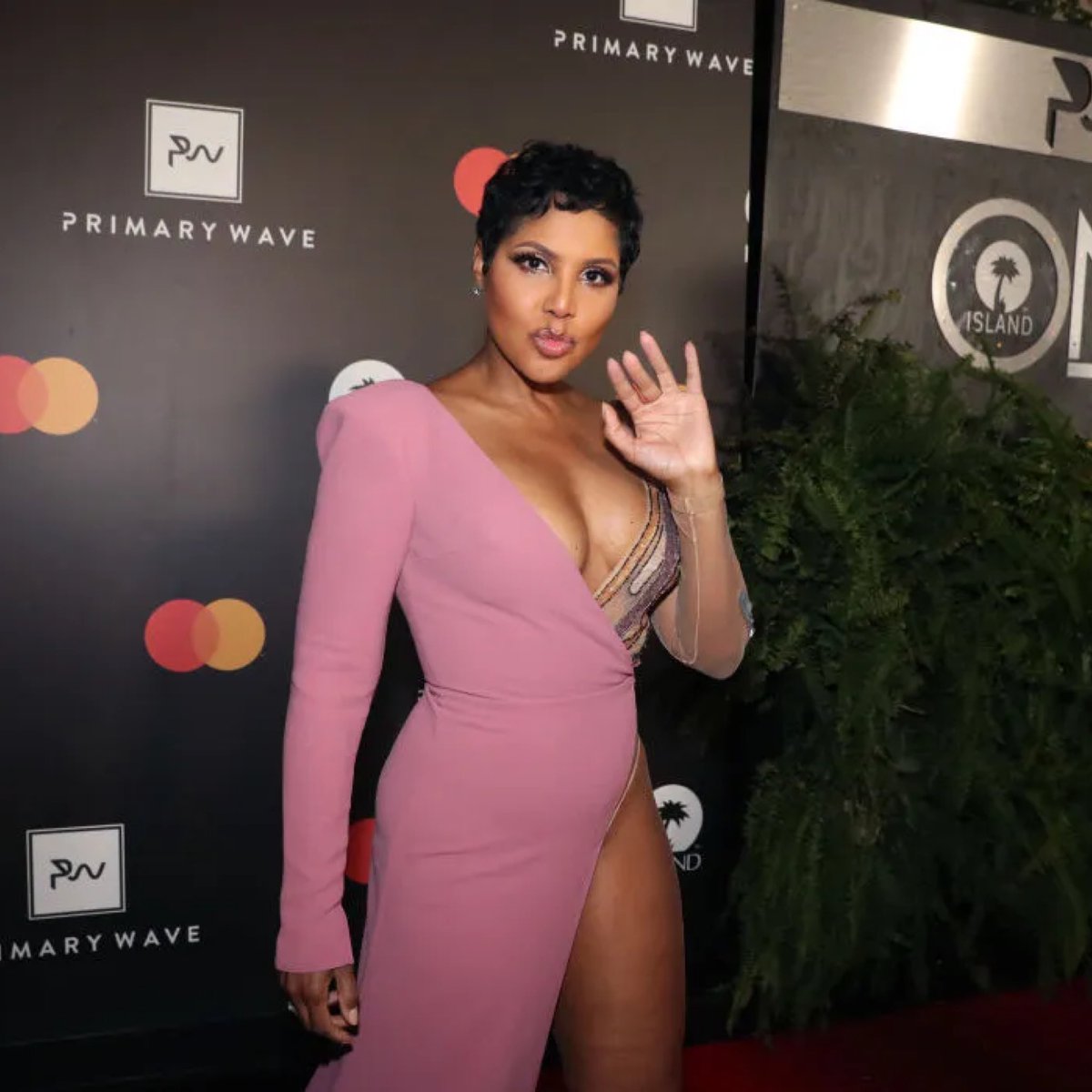 CultureCentral1's tweet image. Toni Braxton Toni Braxton
(25 Years Old) (55 Years Old)