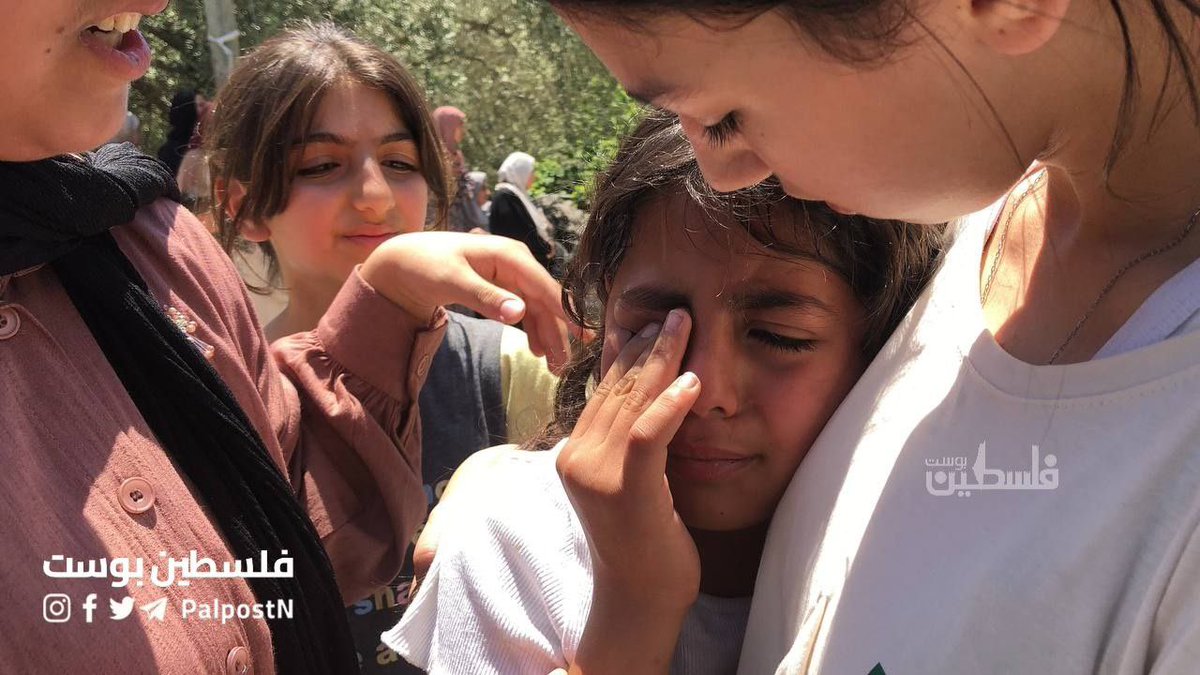 Timesofgaza's tweet photo. Sisters of Fawzi Hani mourn their eldest brother who was executed by the lsraeli occupation forces near Nablus. https://t.co/SFB2gSsIC2
