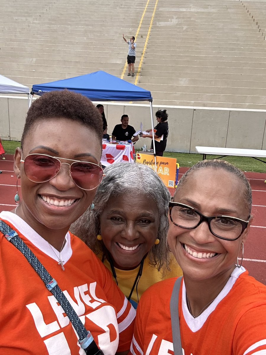 BillingsleyKia's tweet photo. Great day in DeKalb! Hundreds of families received free school supplies today! So glad to see the community supporting DCSD!
#IloveDCSD🧡💙
#DCSDlevelup⬆️ https://t.co/BYm7bupUtG