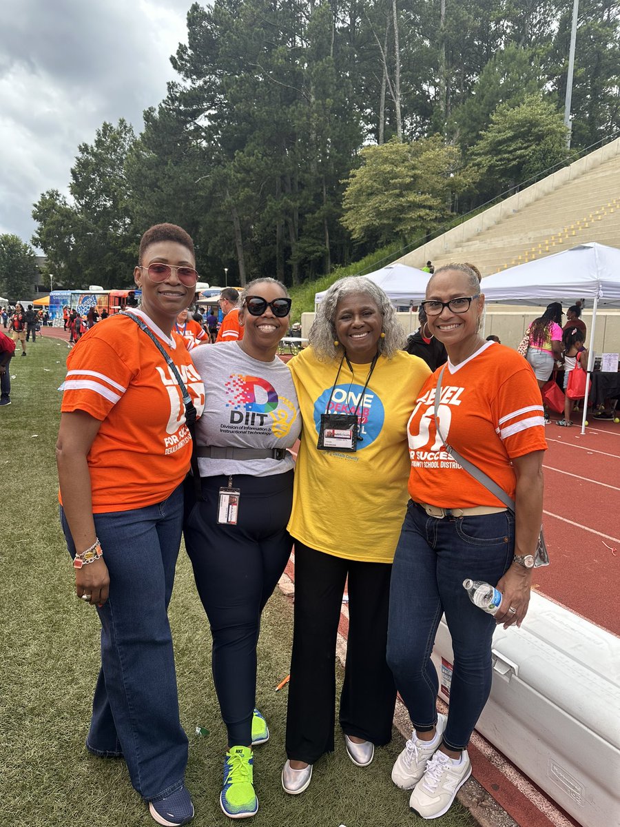 BillingsleyKia's tweet photo. Great day in DeKalb! Hundreds of families received free school supplies today! So glad to see the community supporting DCSD!
#IloveDCSD🧡💙
#DCSDlevelup⬆️ https://t.co/BYm7bupUtG