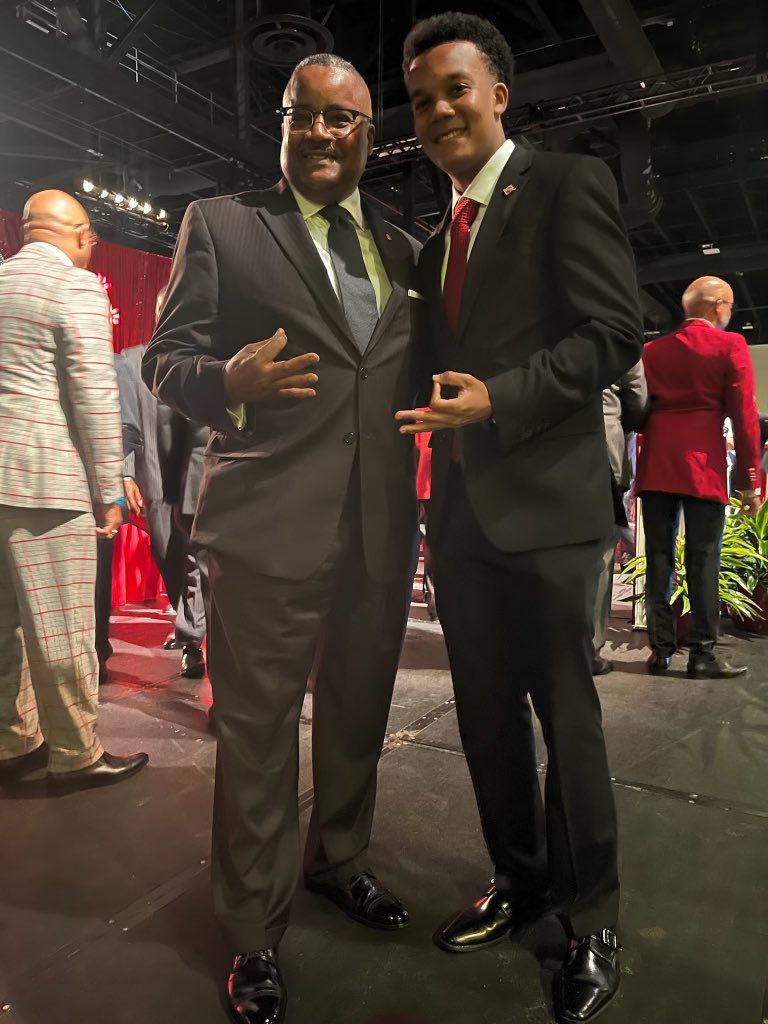 LawrenceSupt's tweet photo. Proud Dad today! History made! Jordan Q. Smith is Grand Junior Vice Polemarch, Kappa Alpha Psi Fraternity Inc. @LCHSBears Grad and @IndianaUniv Junior. @JQS_14 @kapsi1911 https://t.co/ItXyGuu932