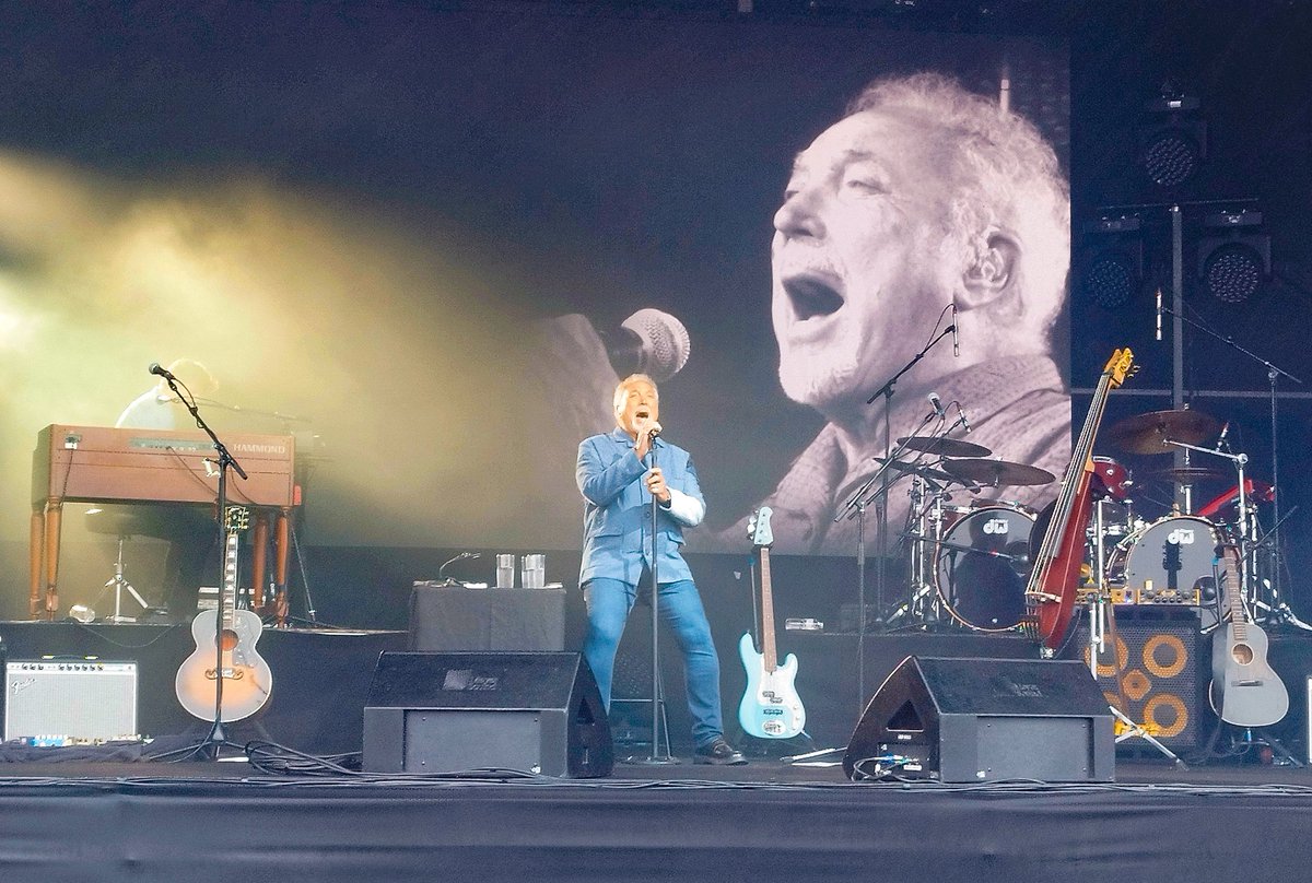 83 years old and still showing no sign of stopping! <a href="/RealSirTomJones/">Tom Jones</a>