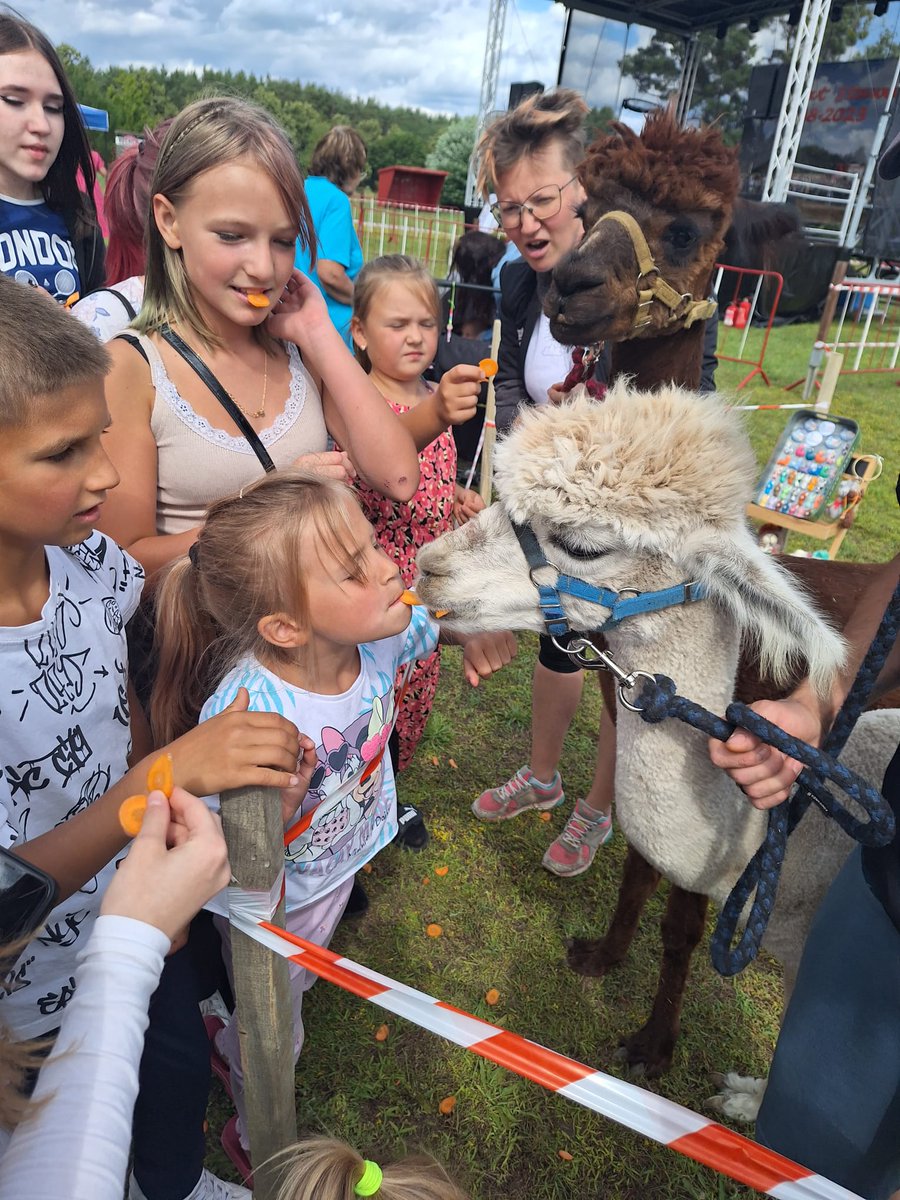 E_Rafalska's tweet image. Dzisiaj urodziny 7️⃣2️⃣5️⃣ #Staw w gm. #Lubiszyn.🎊🎂
Mnóstwo mieszkańców i atrakcji, zabawa do nocy. Gm. Lubiszyn, sołtysowi Stawu Waldemar Prętki, OSP Staw, KGW w Stawie Kobiety Stawu podziękowania i wyrazy uznania. Bardzo zintegrowane społecznie sołectwo.👍
Kolejnych lat rozwoju.