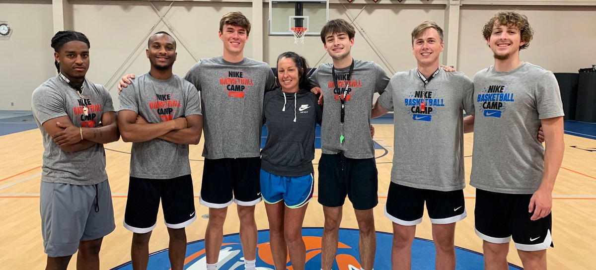 MarkAdamsBball_'s tweet photo. What an amazing week‼️
#NikeBasketballCamps
@USSCBasketball @ussportscamps 
Raleigh, North Carolina was sold out and a huge success.
All the campers worked hard, got better and had fun.
S/O to my awesome staff ‼️ https://t.co/hXVG30OcCe