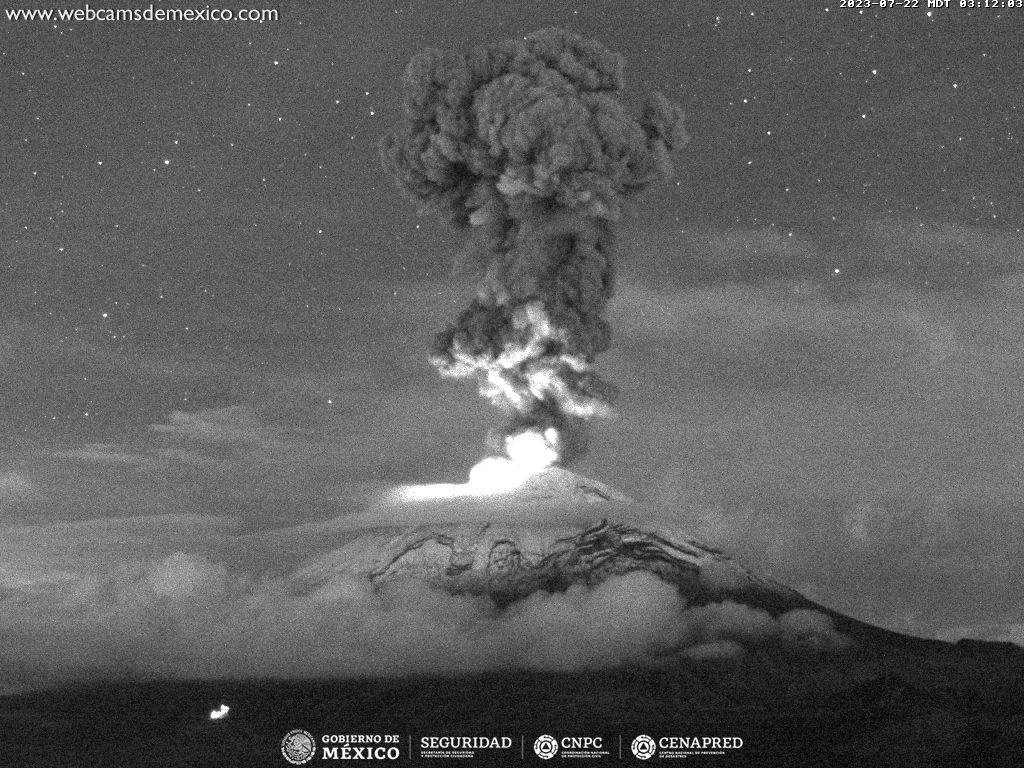 SkyAlertMx's tweet photo. Explosiones del #Popocatpepetl a las 3:09 h y 10:45 h.

La altura de las columnas eruptivas alcanzaron 3 y 2.5 km respectivamente. La ceniza se dispersó hacia el poniente entre EdoMex - Mor y CDMX.

🚦AMARILLO 2🚦
🚷radio de seguridad 12 km🚷

Imágenes de  @webcamsdemexico desde Altzomoni y Tianguismanalco.