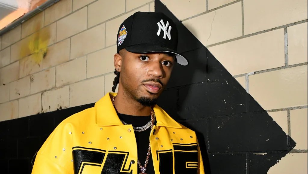 BuzzingPop's tweet photo. Metro Boomin tells VIBES that he’s currently working on new music with Nicki Minaj. 

🔗: https://t.co/lF82QgzJhy https://t.co/069RxKfV3B