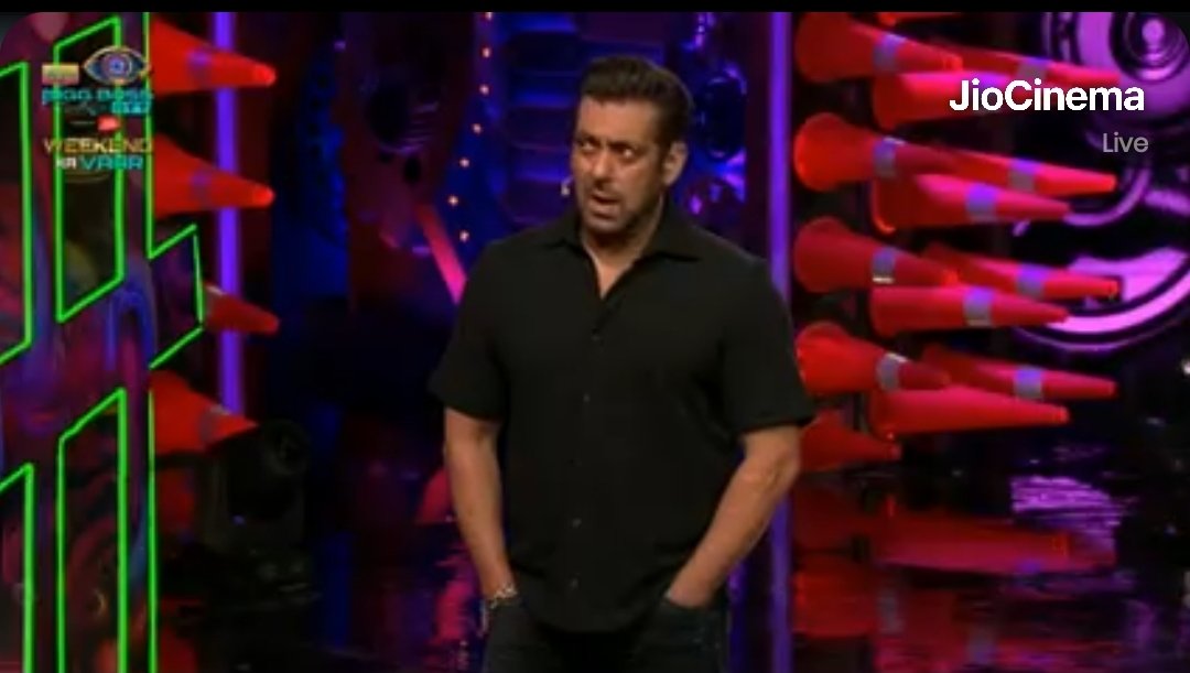 itsinstagram's tweet photo. Makers trying hard to protect image of their so called audiance celebrity

Targeting #ManishaRani is for pushing Abhi/ya . Hiding all footage where She can shine. Not telecasting her being targeted on Periods mudda 👎

#StopDemeaningManisha #Elvisha #ManishaSquad #ElvishYadav https://t.co/NBim6FlEYm