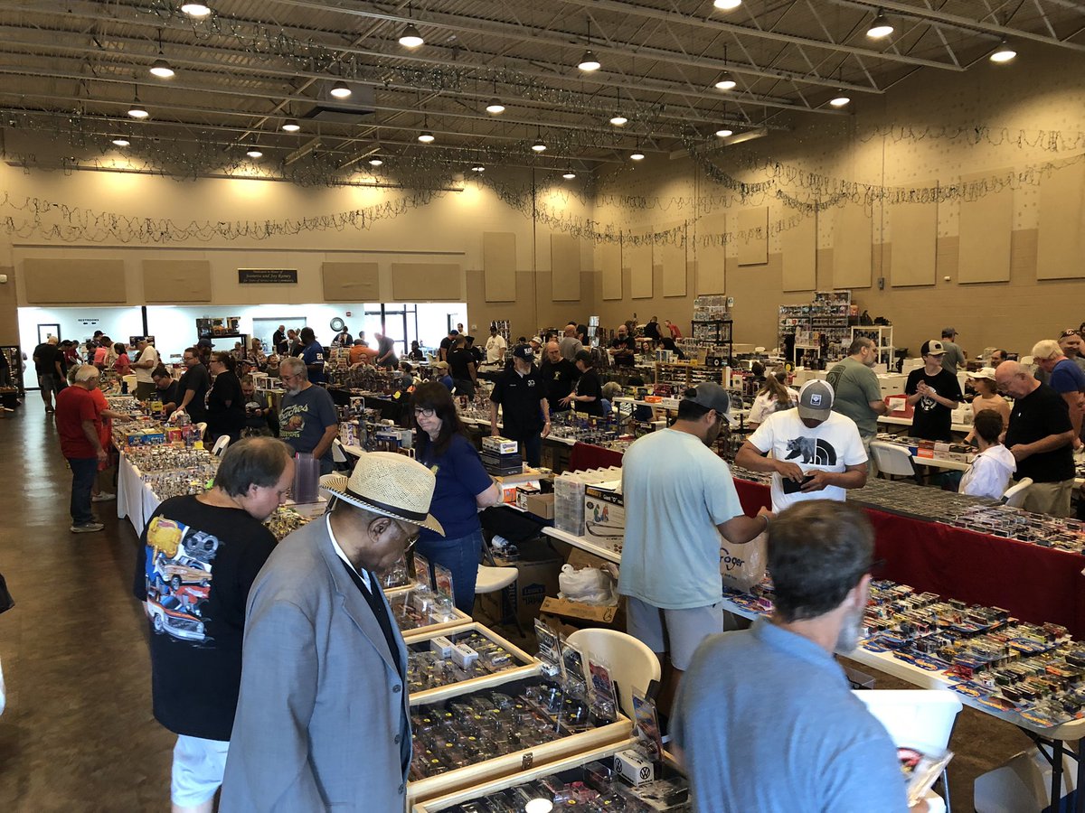 RT @kingnascar: Hanging out at the Memphis Diecast & Toy Show looking for all things @NASCAR 
Let’s see what’s here! https://t.co/wx01HzbOd9