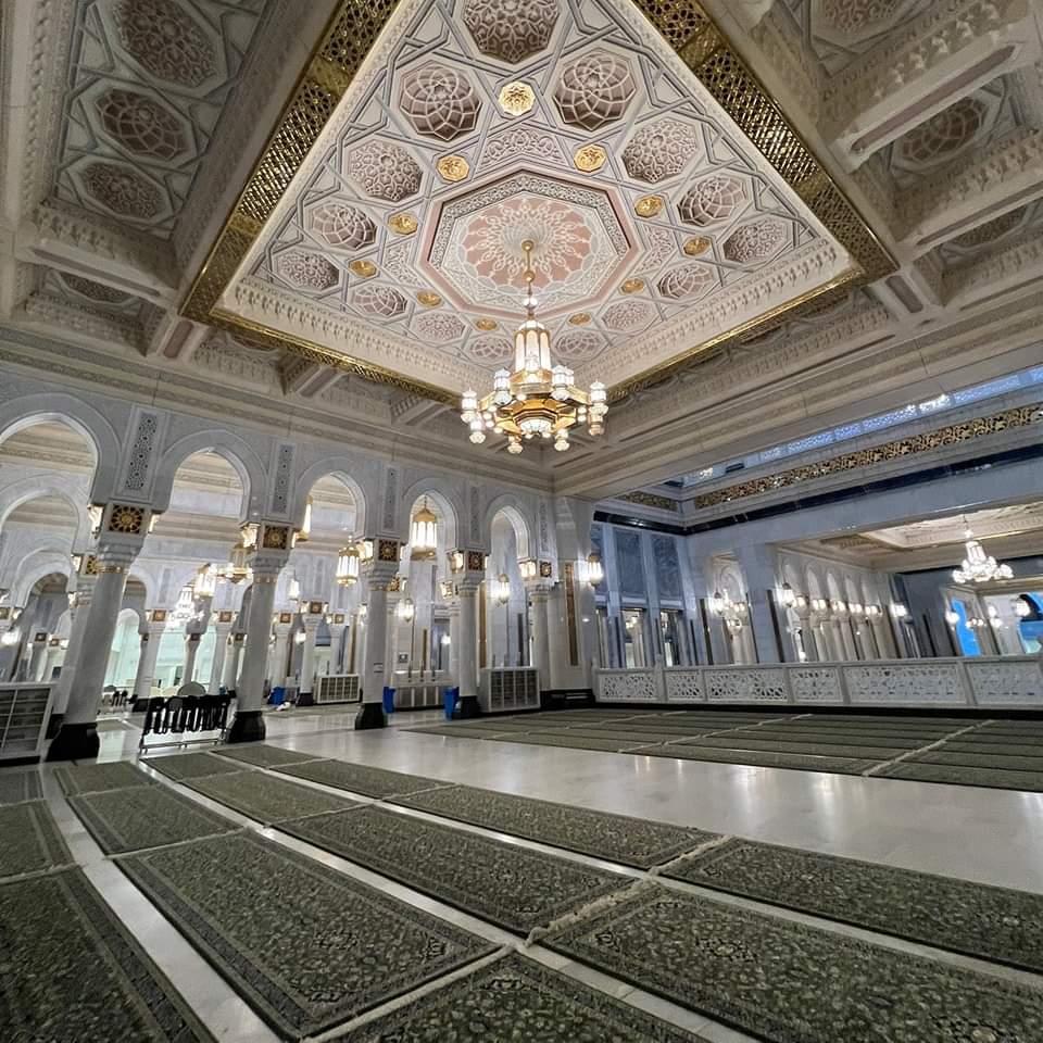 Balaghl's tweet photo. "ينتابُني قلقُ المَصِيرِ وكلّمــا 
آنستُ لطفَ الله عَادَ هدُوئي"❤️ https://t.co/IAKsClBdJb