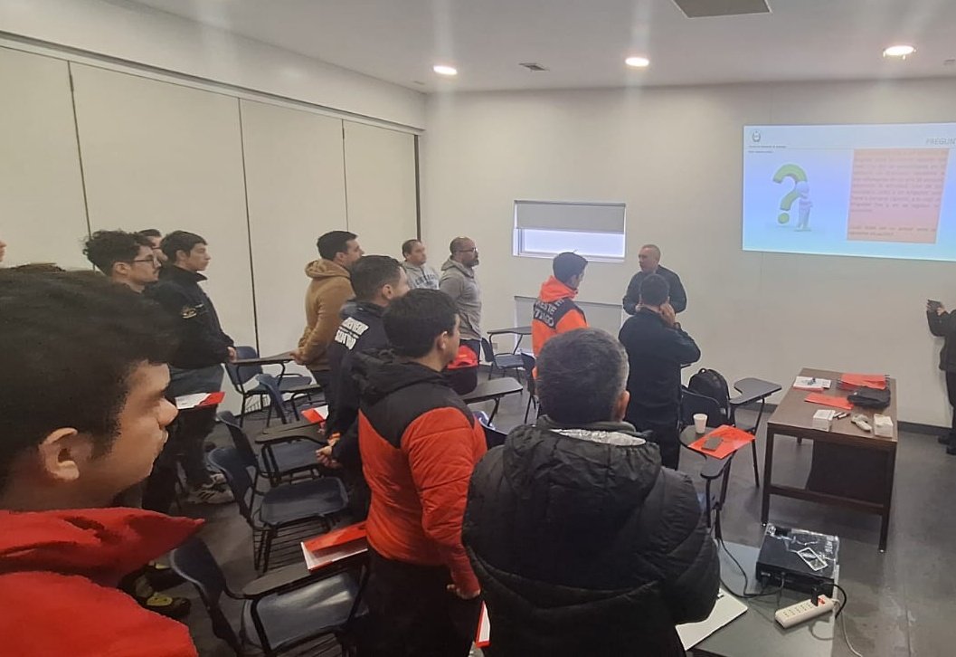 Con la presencia del 3er. Comandante del CBS, Giorgio Tromben Marcone, se realiza en el Campo de Entrenamiento el II Taller para Instructores de Brigadas juveniles de la Institución. Invitados: <a href="/Bomberos_Castro/">Cuerpo de Bomberos de Castro</a>, <a href="/Bomberos_Buin/">Cuerpo Bomberos Buin</a>, <a href="/CBRGUA1882/">Bomberos Rancagua</a> y <a href="/CBConchali_1948/">Bomberos Conchalí - Huechuraba</a>
#BomberosSantiago