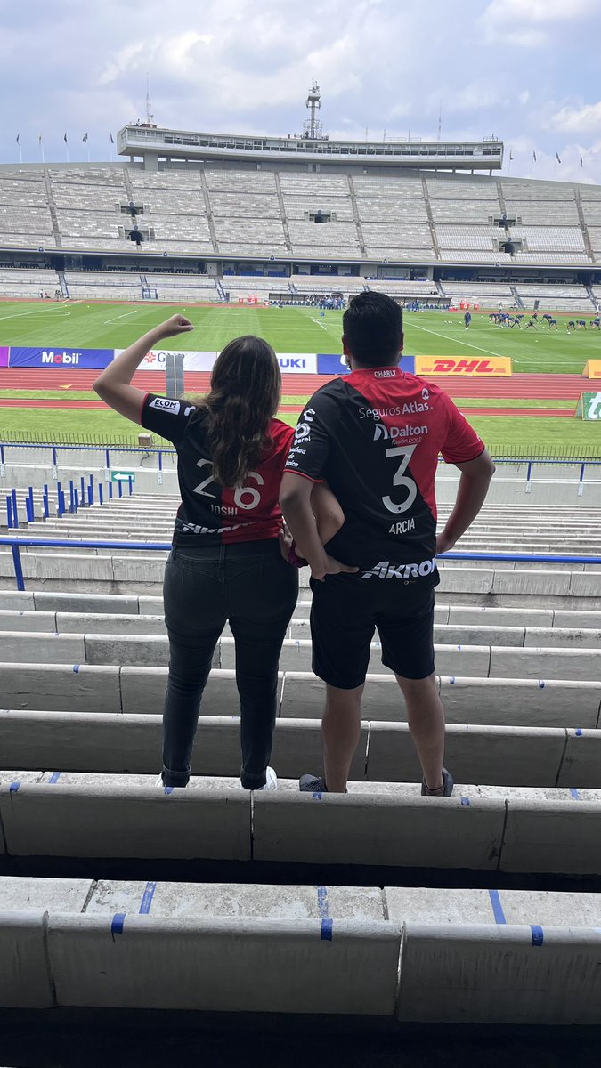 Ya estamos en el estadio de CU listos para ver al @AtlasFCFemenil !!! Vamos 🔴⚫️🦊 @ApoyoAtlasFem  #familiarojinegra