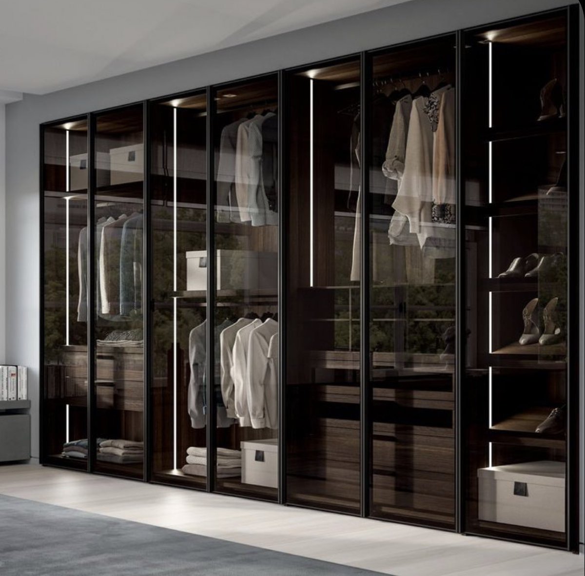 sa_arch2's tweet photo. وش تشوفون الاكثر جمالية و عملية، الدولاب الزجاجي المكشوف او الخشبي العادي ؟ 

وليش ؟

-

#تصميم_داخلي https://t.co/H22y7pPqsd