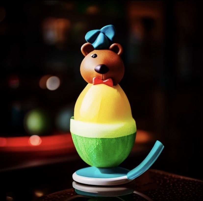 base_octa_ykc's tweet photo. 🧸コグマが乗ったメロンソーダ🍹
🧸🍈🧸🍈🧸🍈🧸🍈🧸🍈🧸
#コグマドリンク #夜カフェ四日市
さて…問題？笑
どれがホンモノでしょう👀⁇
［夜カフェ屋octa☕︎ BASE］
今週も沢山ご来店有難うございました🙇‍♂️
#夜カフェ屋octabase #メロンソーダ
#イメージとホンモノ #木金土open
#20時から夜カフェ https://t.co/DO7BIQLmfl