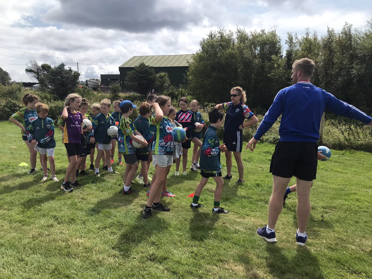 clionanish's tweet photo. Buíochas ollmhór le @Jim_f_hanley, na cóitsealaí uilig agus @BereIslandGAA as CúlCamps den scoth ar chur ar fáil ar oileán dhúchas, Oileán Bhéara álainnn. Seachtain iontach ag na páistí, lán de cuimhniúcháin speisialta agus cairde nua! 😍 https://t.co/VDLkpkDaC0