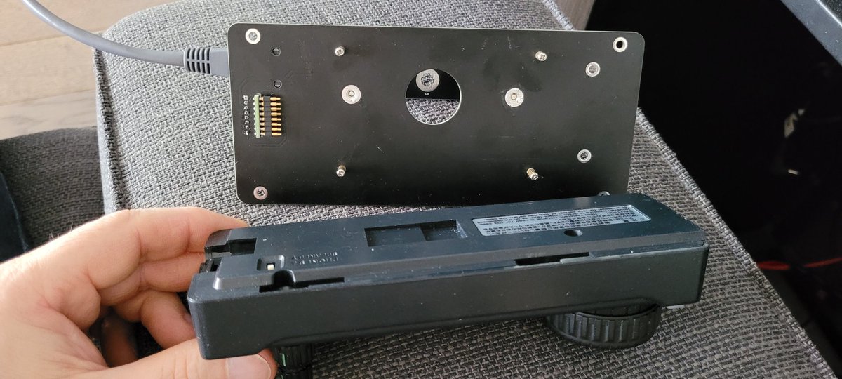 f1ubl's tweet image. Voilà un système de DM5AL qui remplace le kit hors de prix d'ICOM pour séparer l'IC-706 en deux (47€).
Premiers essais concluants...👍

#icom #ic706
dm5al.de/shop/