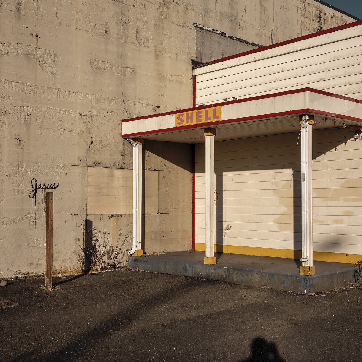 Baroncoronado's tweet photo. Aberdeen, Washington 2023 - Blackburn
Shell Station in Aberdeen.
.
.
.
.
.
#charlesblackburngallery #aberdeenwashington #shell #shellstation #selfportrait https://t.co/9nFkygFVvR