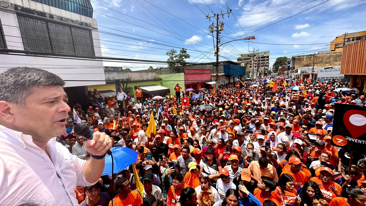 freddysuperlano's tweet photo. Desde la tierra de Páez, junto a miles de venezolanos extiendo una invitación formal a todos mis hermanos pre candidatos: 

Hagamos un evento unitario en #Barinas el próximo 12 de agosto y activemos el “Protocolo de la Unidad” como lo demanda nuestro país 🇻🇪💪🏻. https://t.co/85bNZbAyYy