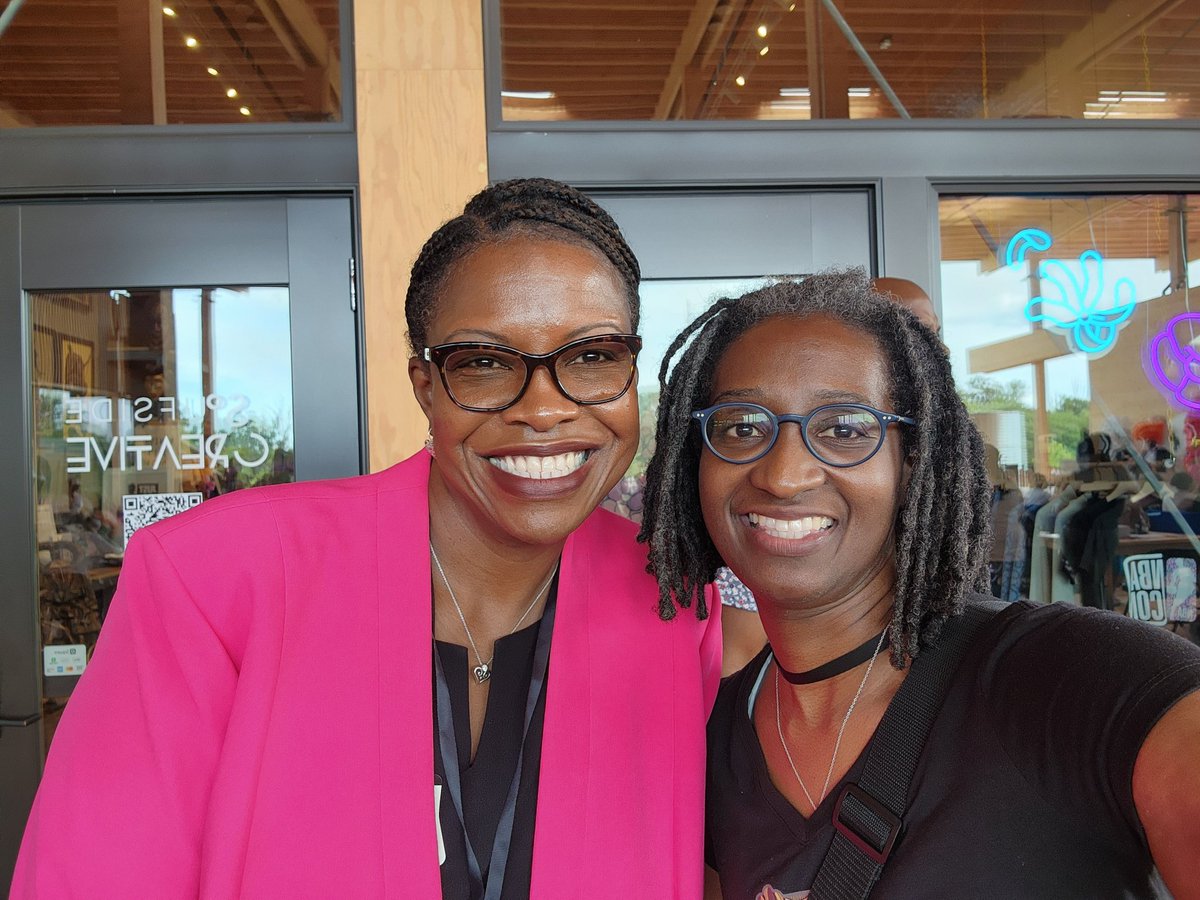 Had a chance to spend time at Blackbone Summit with two amazing Black women business owners (mother and daughter)  They are a model of moving forward and reaching back. @JLANSolutions @MeyersRonnette @MayJungLaw #JusticeForOurPeopleIsPersonal