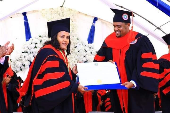 ደርባባይቱ❤❤ ሀdha ነጋ❤ ከአዳማ ዩኒቨርሲቱ የክብር ዶክተሬት ተበርክቶላታል ታሪካዊ ክስተቶች እንደቀጠሉ ነዉ። የአክብሮት ምስጋናችን ለአዳማ ዩኒቨርሲቲ ይድረሰዉ❤❤🙏🙏
