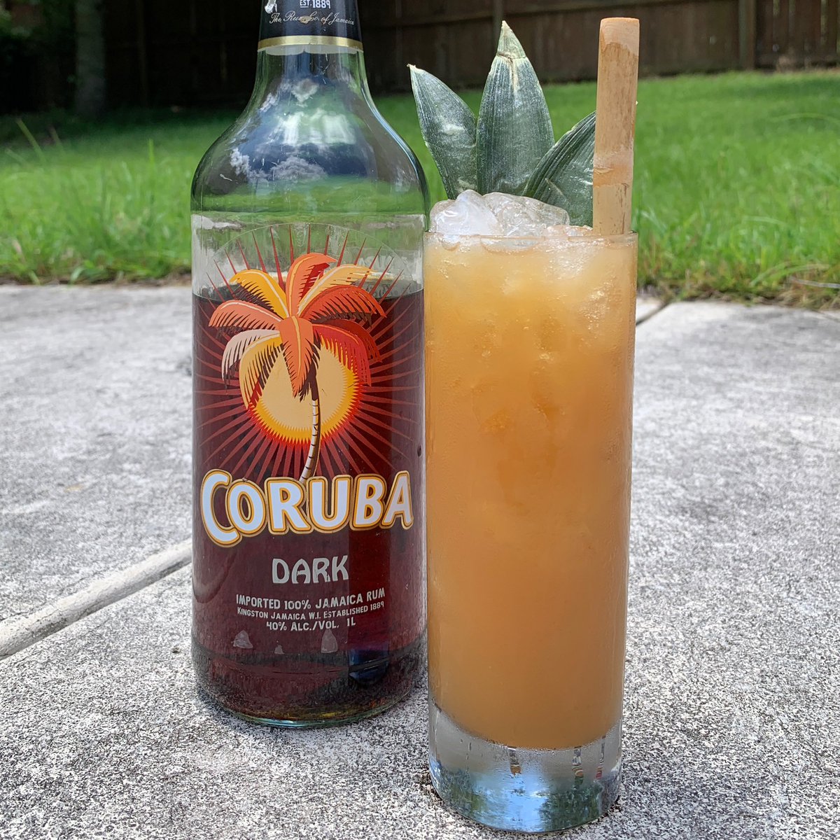therumtrader's tweet photo. Poolside batch of Pago Pago Punch with friends. Always have dark Jamaican rum on hand for such occasions.
#tikidrinks #pooldrinks #tikitime #tikicocktails #tikimugs #aloha #totaltikiapp #drinkmorerum #drinkwell #homebartender #rumtime https://t.co/uiStZYtk8m