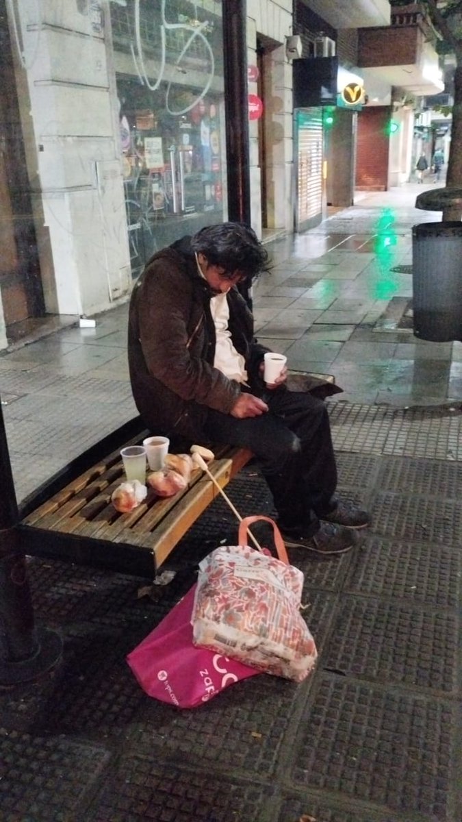 amigosenelcamin's tweet image. Recos Jueves y Viernes ✨✨
#Cambiamosindiferenciaporamor 
#Recorridasnocturnas #AEEC 
Te pedimos que nos sigas ayudando a ayudarlos 🙌 el #frío no terminó.. Necesitamos donaciones de todo tipo y especialmente abrigos, frazadas y medias. Links 👇
amigosenelcamino20.wixsite.com/donaramigos 
🙌🙌🙌