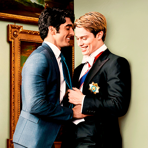 Estamos de carinha nova por aqui para acompanhar o lançamento do filme "Vermelho, Branco e Sangue Azul" 💙 Muito obrigada à <a href="/mybeedesign/">🐝</a> pela pack! ❤️Vocês gostaram?