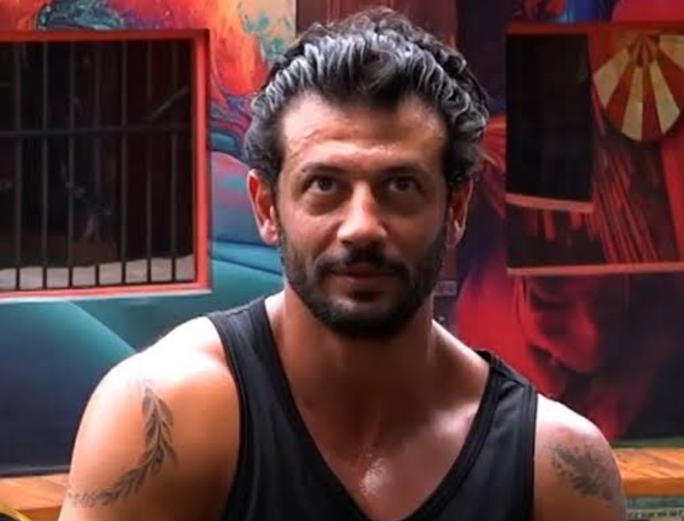 sidkannan's tweet photo. #JadHadid and #FalaqNaaz get evicted from BB house. Do you agree with these evictions? 

#BiggBosOTT2 #BiggBossOTT #SiddharthKannan #SidK https://t.co/2QemR8bSIF