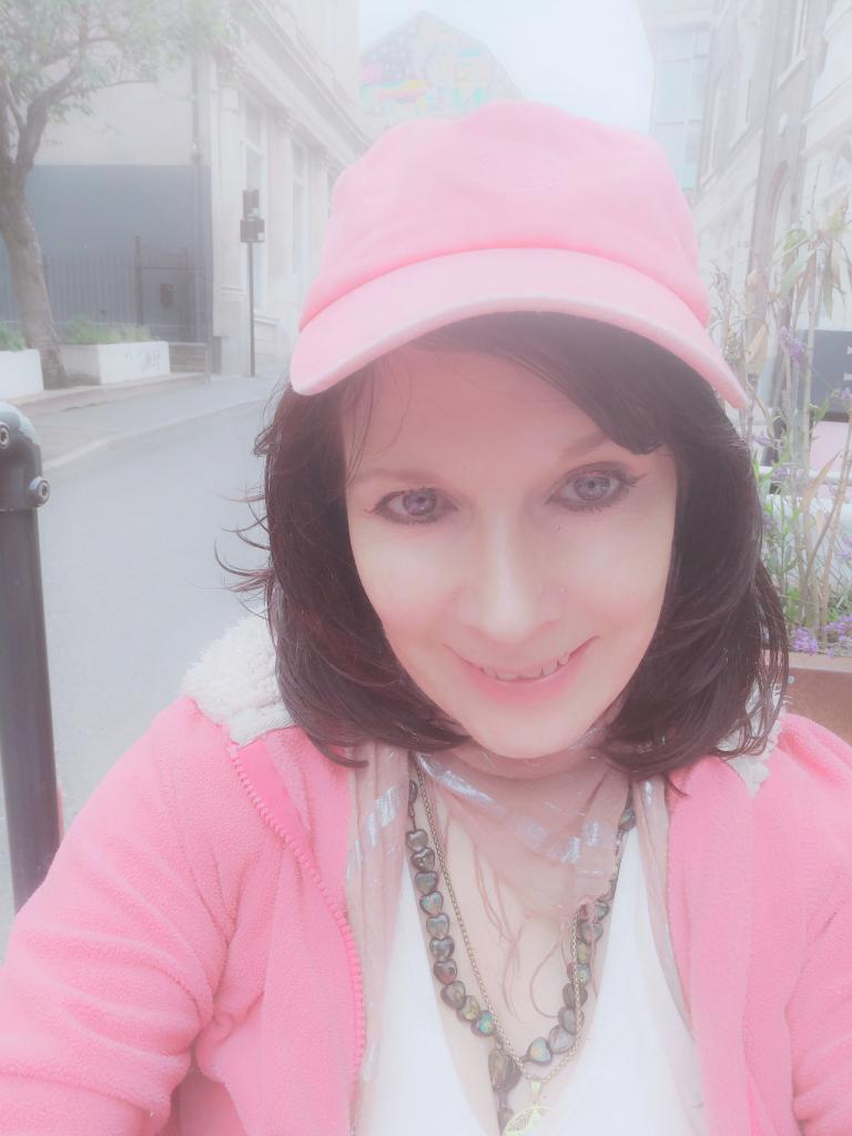 #selfie🩷#outdoorseating area at #cotefrenchrestauant #frenchbrasseriechain 29 #exchangestreet in #norwich #frenchwines book a table because they get full 🍷🍷🍷#regionalspecialities #traditionalclassics #friendlywaitors #pinkbaseballcap #inthepink #pink #earths #oldestcolour???