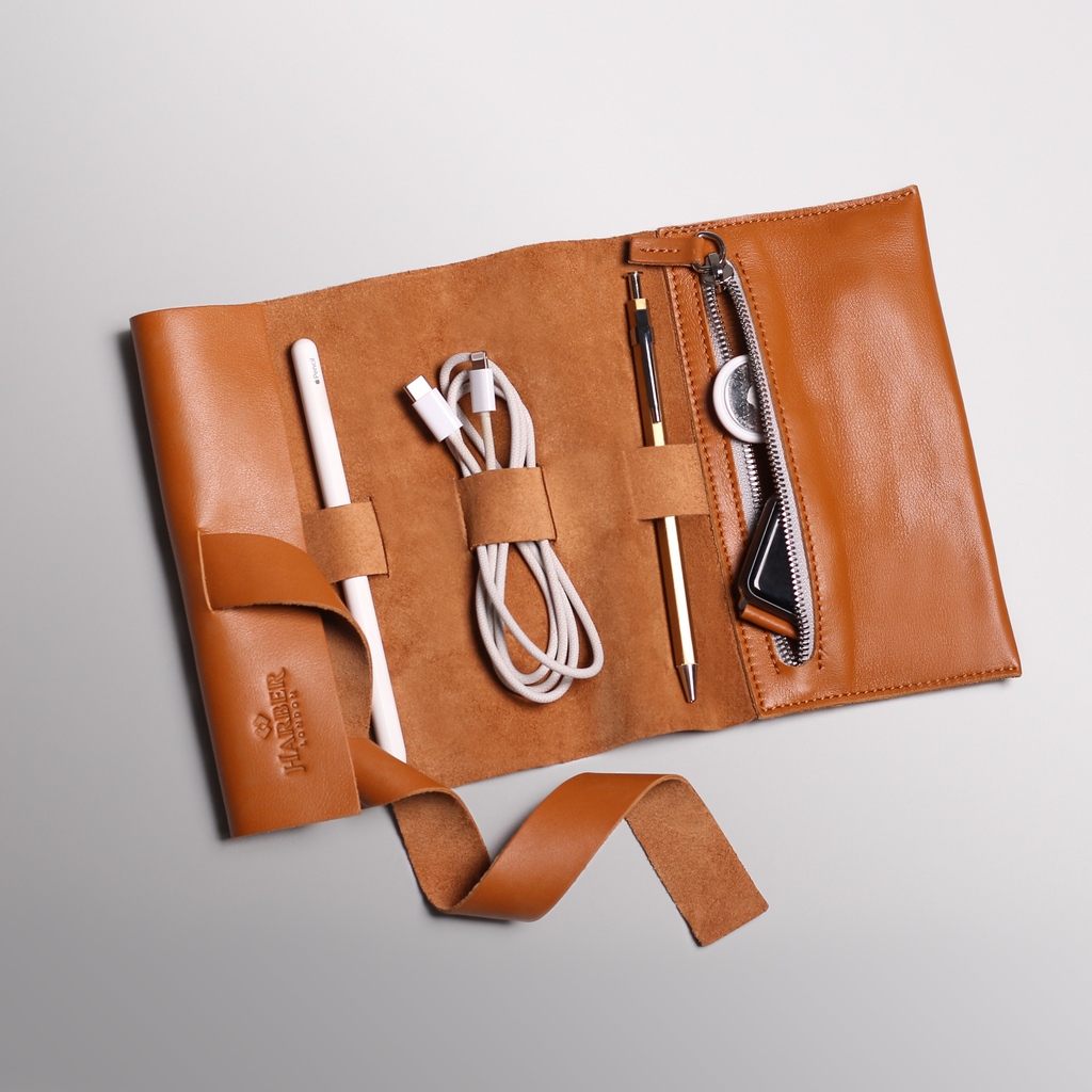 harberlondon's tweet image. Mini Zip Leather Rollup Cord &amp;amp; Tools Wrap I Harber London

Stay organized on the go and enjoy the peace of mind knowing that your cords and tools are safely tucked away
bit.ly/harberlondon

#harberlondon

#cordwrap #toolsorganizer #leathergoods #everydaycarry #minimaliststyle