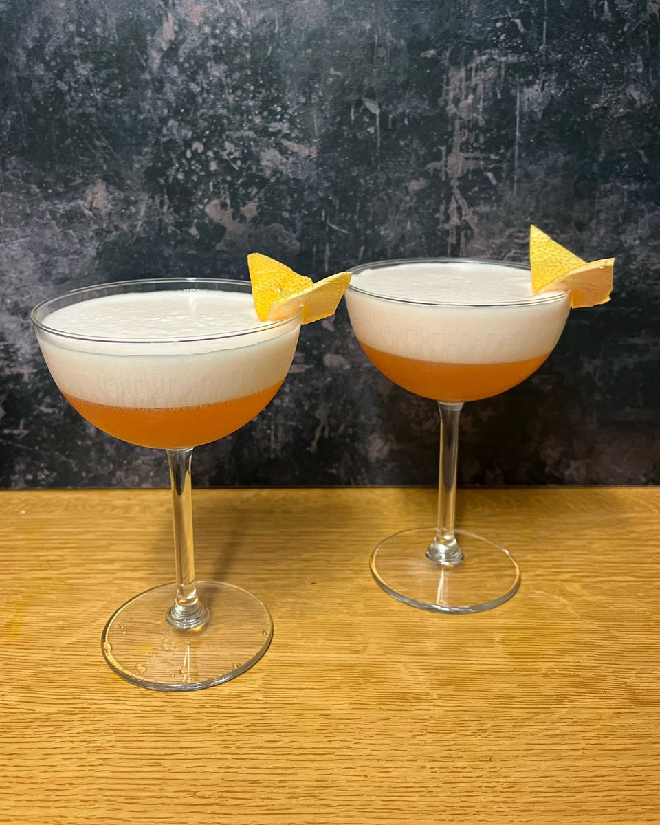 Tonight’s cocktail is a Ruby: Vodka, Elderflower Liqueur, Aperol, Ruby Grapefruit Juice, Lemon Juice and Egg White.
Blitz in the nutribullet with ice, strain and garnish with a grapefruit twist.
Well this is a nice pick me up on a wet and miserable evening. 
#cocktails