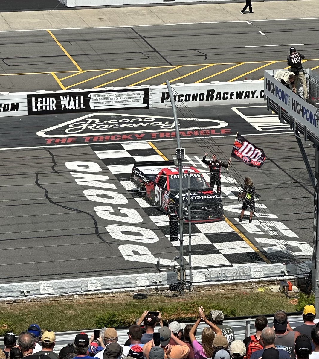 Irishgirl_88's tweet image. Congratulations ⁦@KyleBusch⁩ !!! 100th win! 🏁🔥🏁🔥😎 #poconoraceway ##craftsmantruckseries