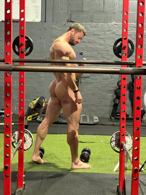 I prefer to workout naked 😈😚 50% OFF at https://t.co/2cmHLfUIh4 this weekend! 🔞 https://t.co/HEnVbRd