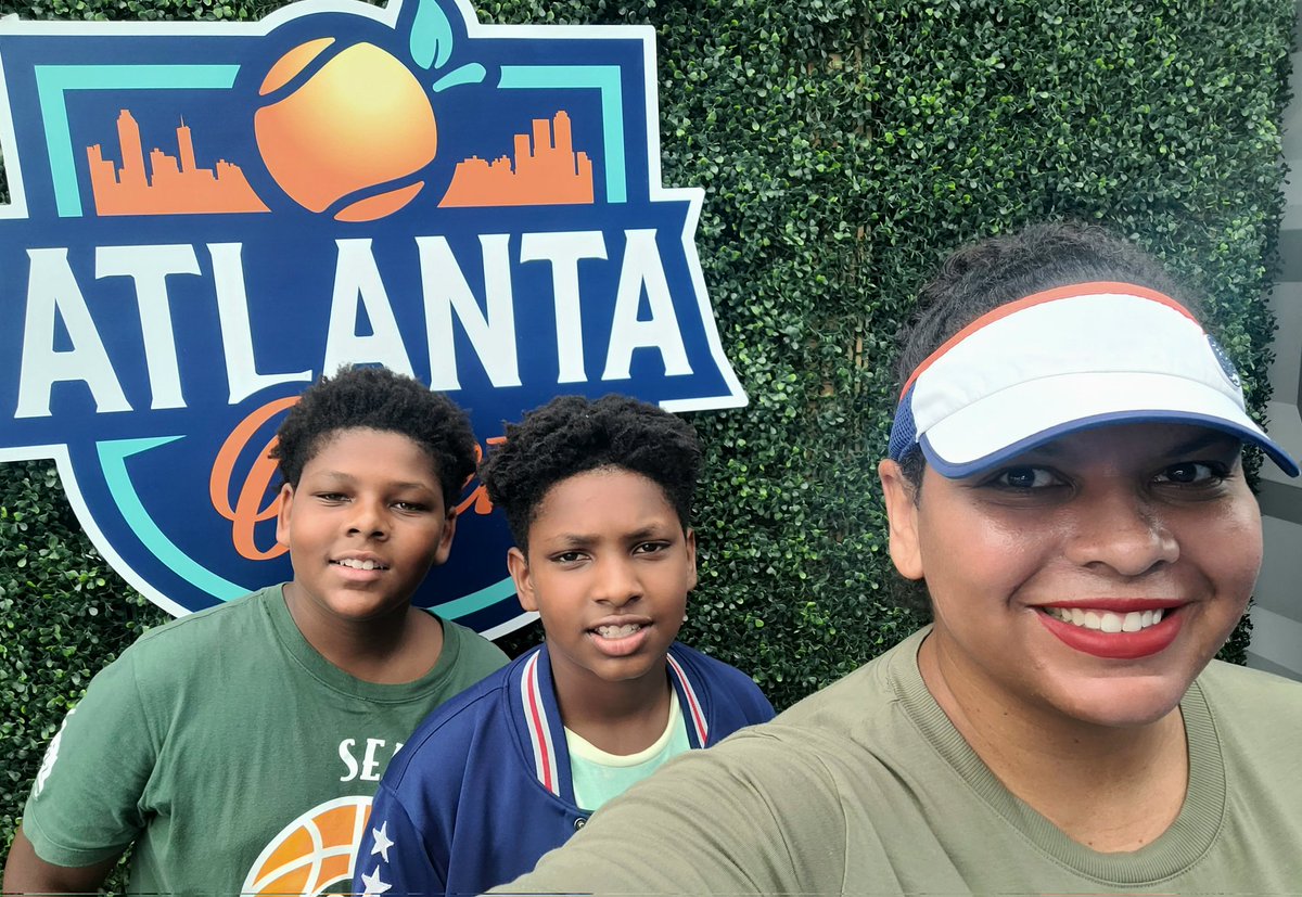It's #kidsweekend at the <a href="/AtlantaOpen/">Atlanta Open</a> ! Kids 12 and under are free today and tomorrow! The cloud cover makes it amazingly pleasant. Really great way to expose kids to tennis! #Atlanta