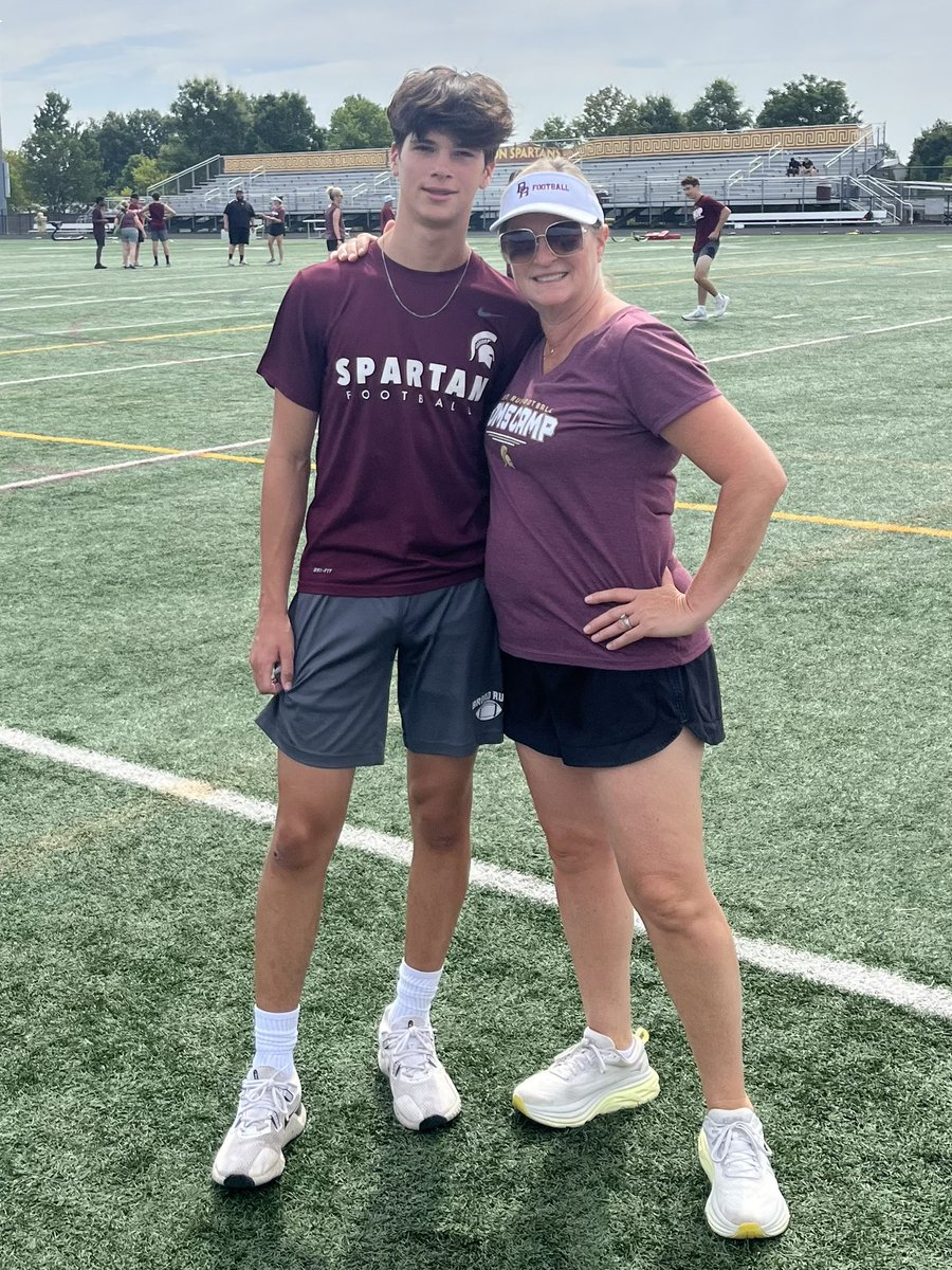 firstyoungster's tweet photo. Broad Run Moms Football Camp!  I might have missed my calling 🏈😀 Don't dare mom to tackle!@BroadRunSports https://t.co/ZSVEWg6xK1