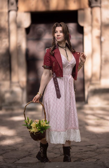 Guys I did the thing and I made an Aerith cosplay!🥹😍 I have been postponing this character since forever