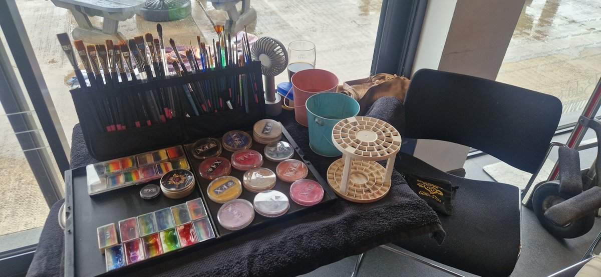 Set up for today's corporate gigg

#Facepainterinwarwickshire 
#facepainterinstratforduponavon 
#Facepainter 
#makeupartistinwarwickshire 
#makeupartist