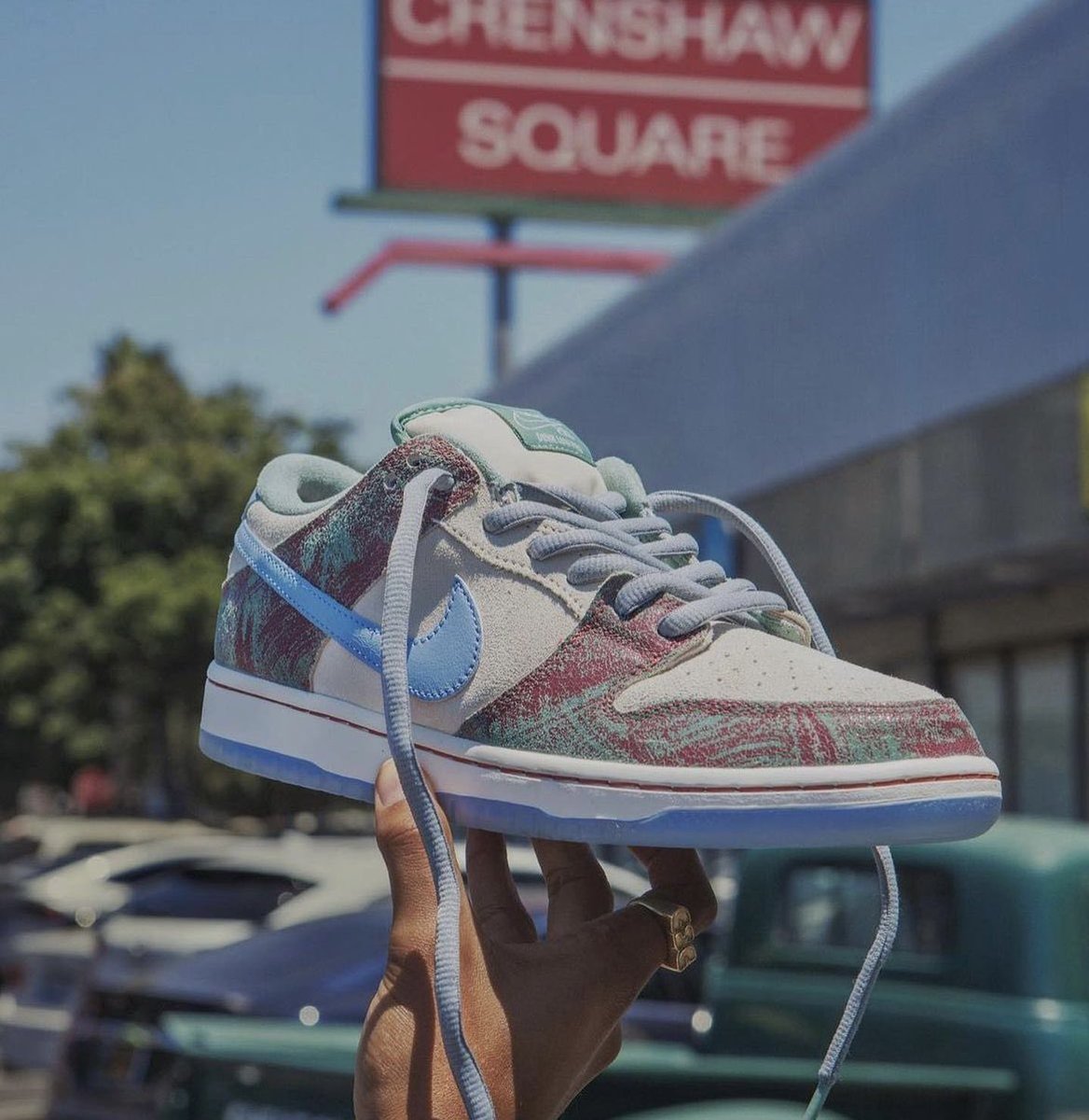 thesnkrsleaker's tweet photo. New in-hand look at the upcoming Nike SB Dunk Low x Crenshaw Skate Club 🧊 https://t.co/IEdeOe5G1A