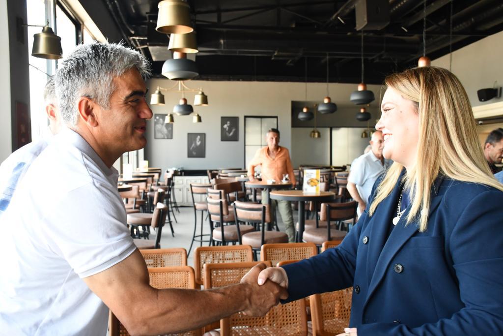 imrennilayt's tweet photo. Güzel ilçemiz Atakum’da bir birinden değerli muhtarlarımızla bir araya geldik. Harika bir sohbet ve istişare oldu. Emeği geçen herkese bütün kalbimle teşekkür ediyorum.  Seçimden seçime değil, her zaman buluşacağız demiştik, “İYİ”ki varsınız https://t.co/gVOpXbRJ7g